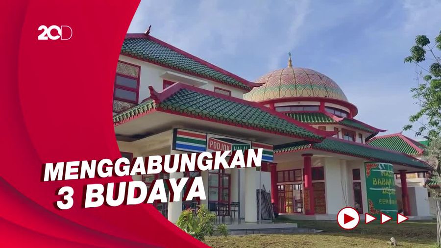 Melihat Masjid Babah Alun Desari yang Bernuansa Oriental