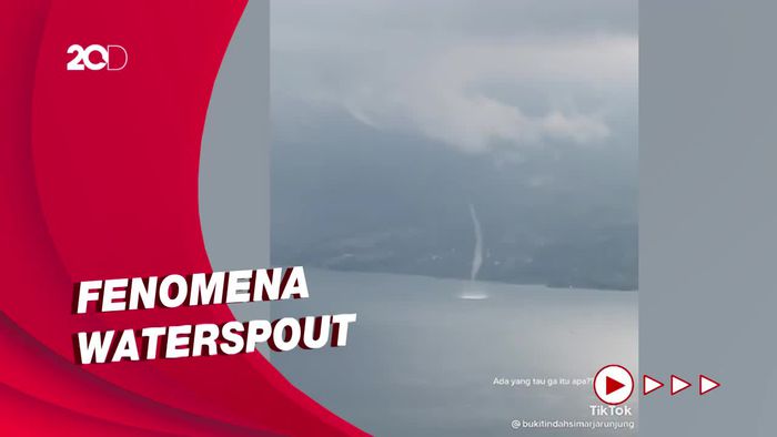 Heboh Penampakan Angin Puting Beliung di Danau Toba