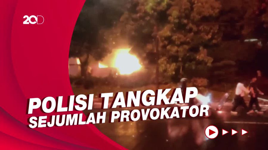 Detik-detik Pos Polisi Pejompongan Dibakar Massa!