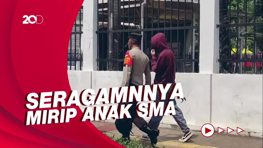 Polisi Amankan Seorang Pria Jelang Demo BEM SI di DPR