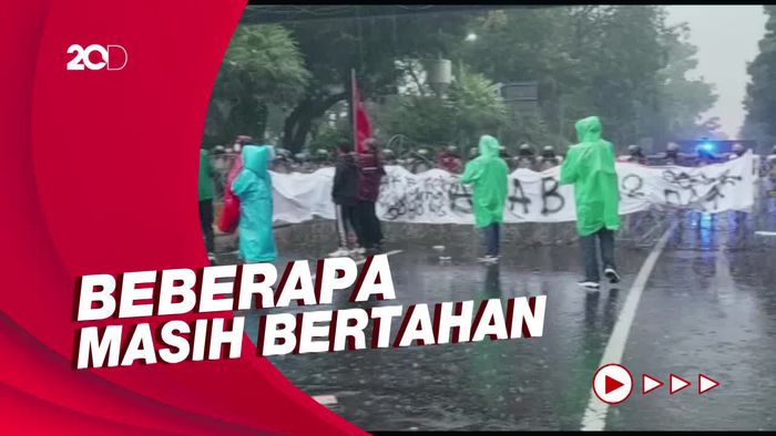 Massa Aksi Demo 11 April di Monas Mulai Bubar