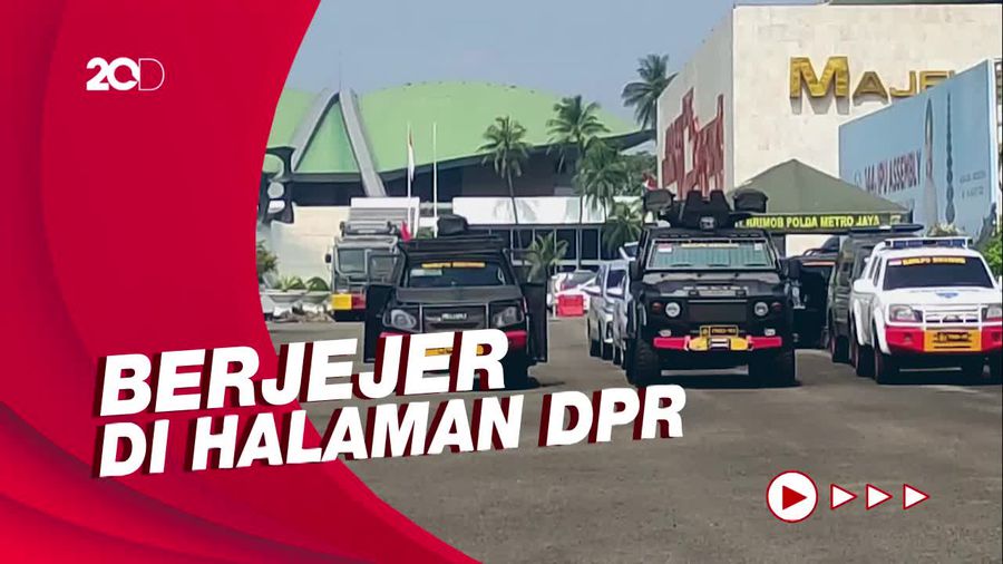 Water Canon-RAISA Disiagakan Jelang Demo BEM SI di DPR