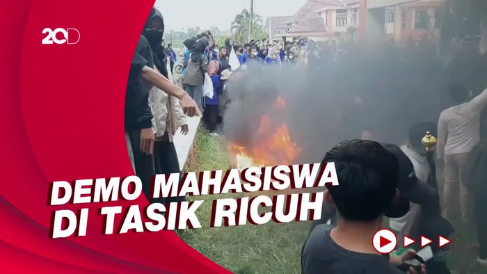 Mahasiswa Demo DPRD Tasik: Bentrok Lawan Polisi-Duduki Ruang Paripurna