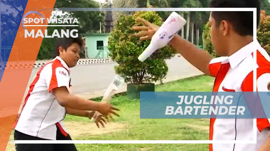 Adu Ketangkasan Bartender dalam Melakukan Juggling Botol, Malang