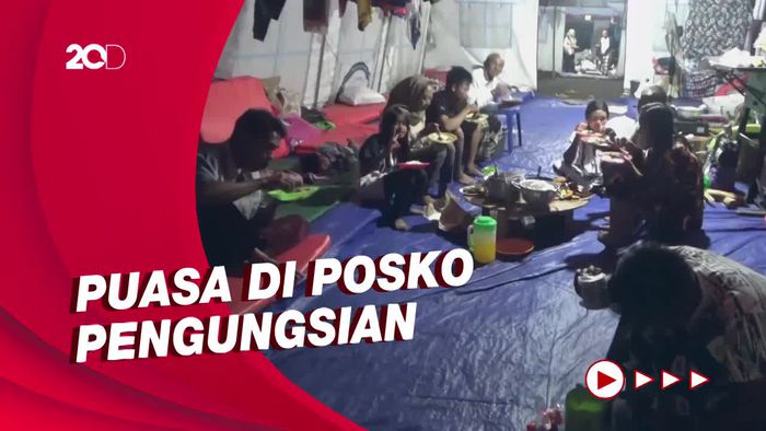 Melihat Suasana Ramadan di Tenda Pengungsian Gunung Semeru