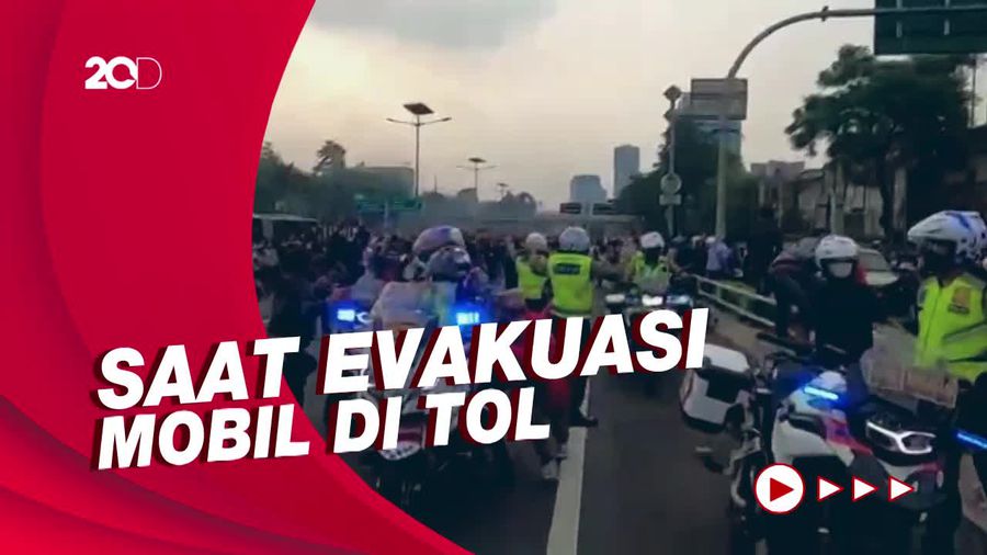 Polantas Dikeroyok Massa Demo 11 April di Depan DPR