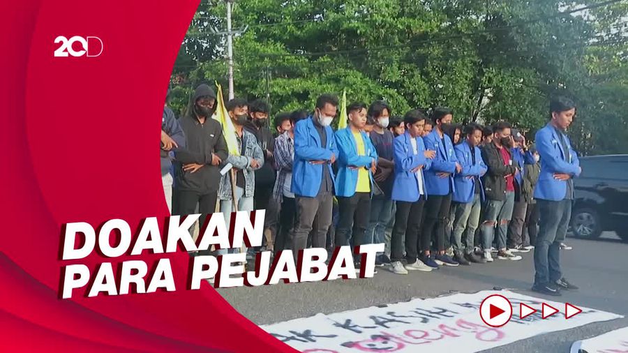 Mahasiswa DIY Demo Tolak 3 Periode, Tutup Aksi dengan Salat Gaib