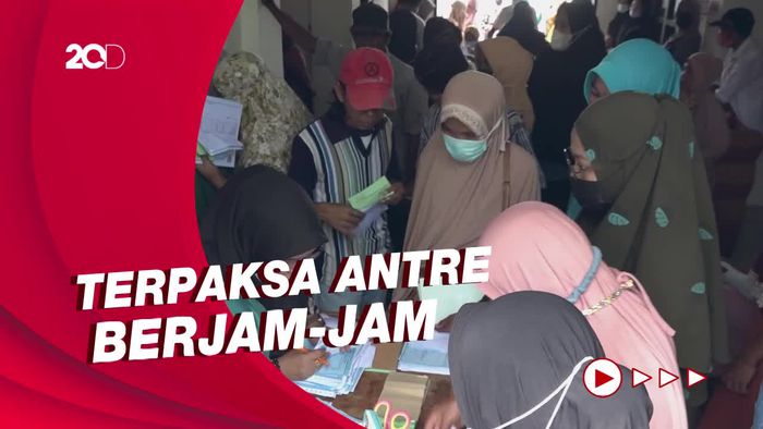 Penerima Bansos di Polman Membludak, Lansia Sampai Tertidur Kelelahan
