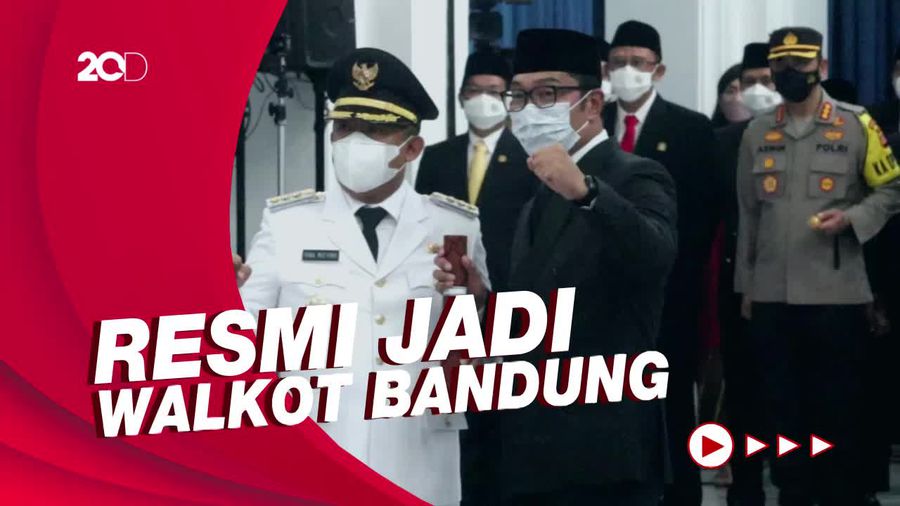 Ridwan Kamil Melantik Yana Mulyana Jadi Wali Kota Bandung