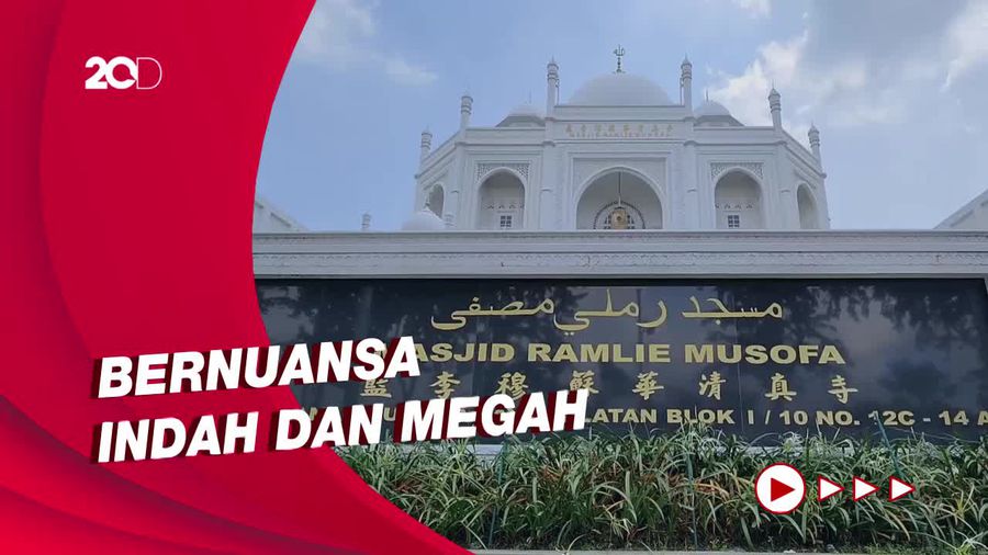 Melihat Keindahan Masjid Ramlie Musofa Taj Mahal Indonesia