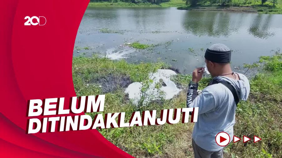 Semburan Busa Putih Cemari sungai Citarum di Padalarang