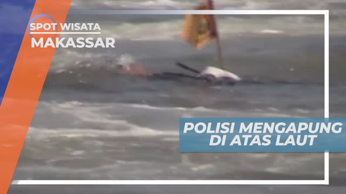 Atraksi Mengapung di Laut Pantai Losari Makassar 