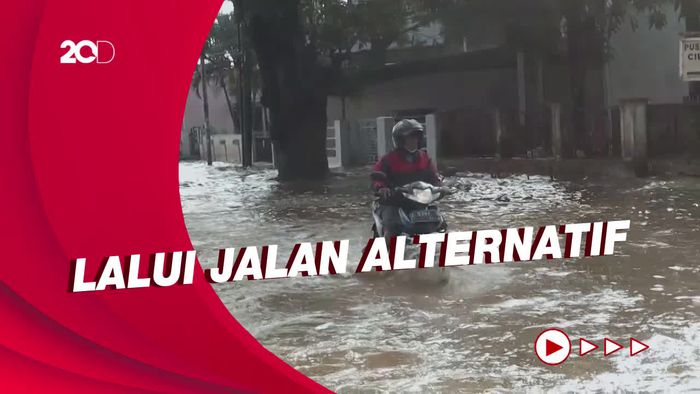 Cikancung Bandung Banjir, Bikin Banyak Motor Mogok