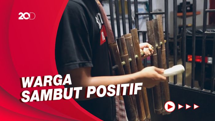 Kala Suara Musik Calung Jadi Cara Bangunkan Sahur di Purwakarta