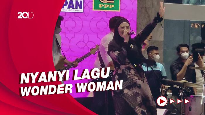 Momen Mulan Jameela jadi Pusat Perhatian saat Bernyanyi di DPR