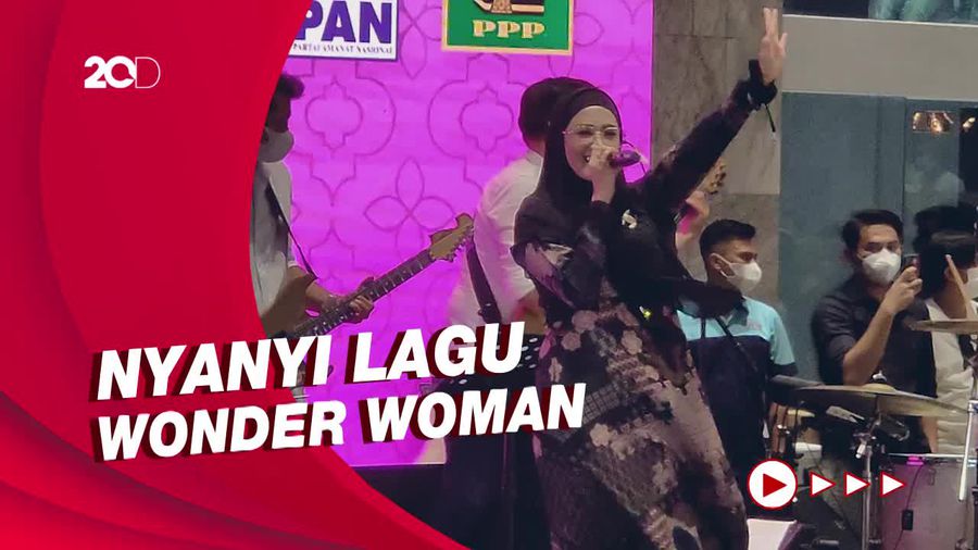 Momen Mulan Jameela jadi Pusat Perhatian saat Bernyanyi di DPR