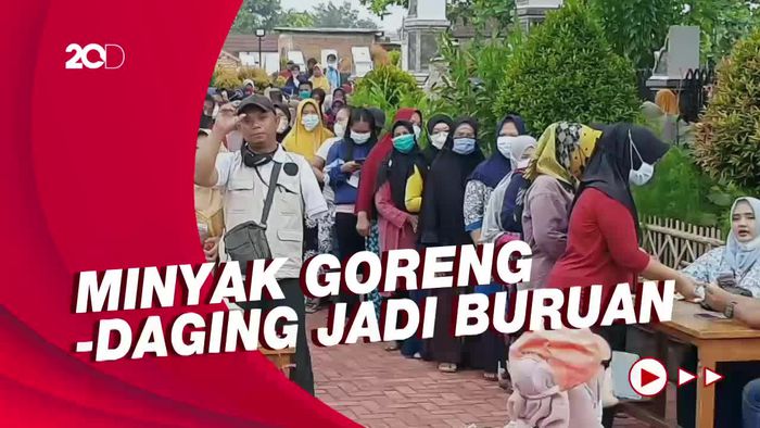 Membeludak! Pasar Murah di Purwakarta Diserbu Emak-emak
