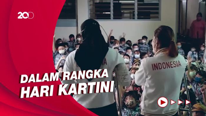 Antusiasnya Siswa SD saat Diperkenalkan Ragam Profesi Wanita