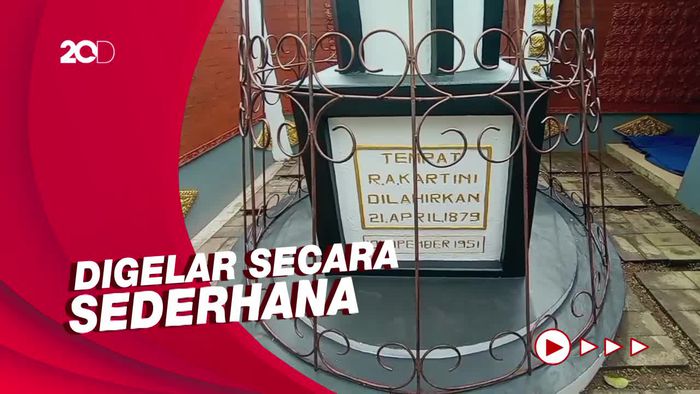 Suasana Doa Bersama di Monumen Ari-ari RA Kartini