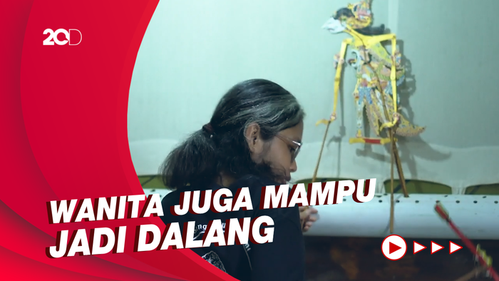 Inilah Dalang Kembar Wanita, Seruni Widawati dan Seruni Widaningrum