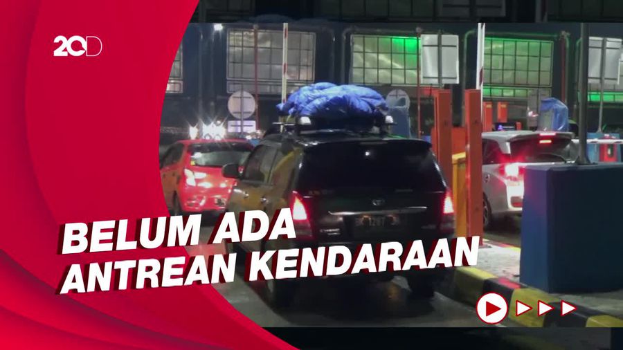 Jelang Mudik Lebaran, GT Cikampek Utama Masih Ramai Lancar