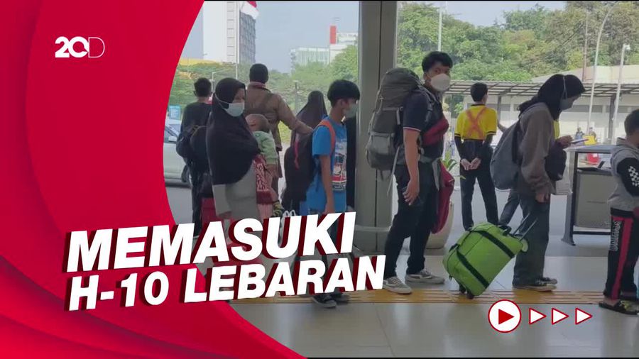 Suasana Stasiun Pasar Senen Mulai Dipadati Pemudik