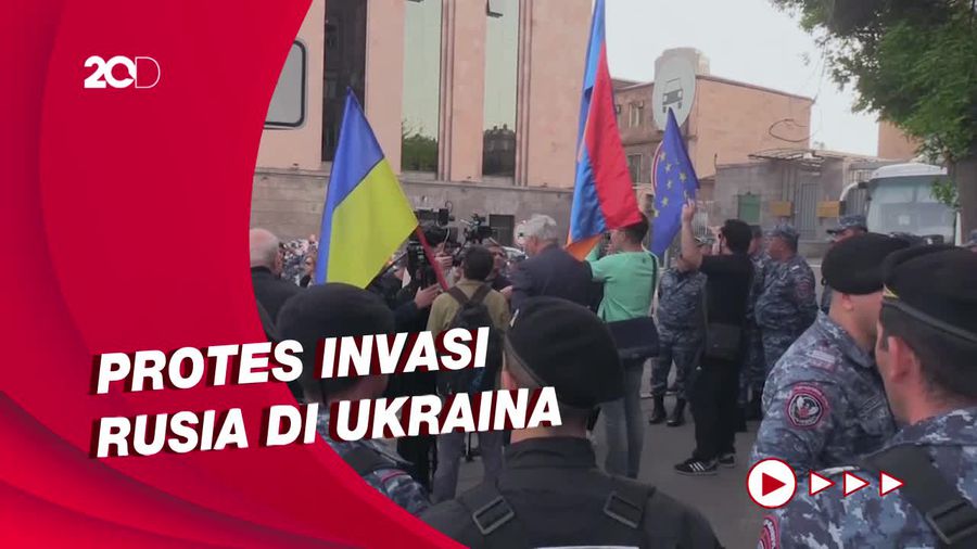 Kedutaan Rusia di Armenia Digeruduk Pengunjuk Rasa