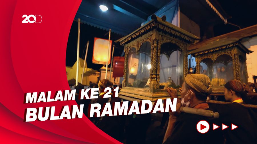 Keraton Solo Adakan Kirab Bawa Seribu Tumpeng Dan Pawai Lampu