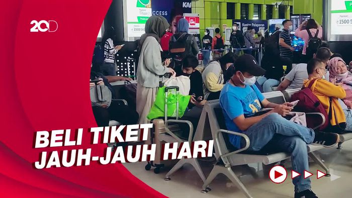 Penumpang di Stasiun Gambir Mudik Lebih Cepat: Ikuti Anjuran Pemerintah