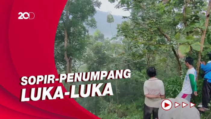 Tak Kuat Nanjak, Pikap Terjun ke Jurang 100 Meter di Kulon Progo