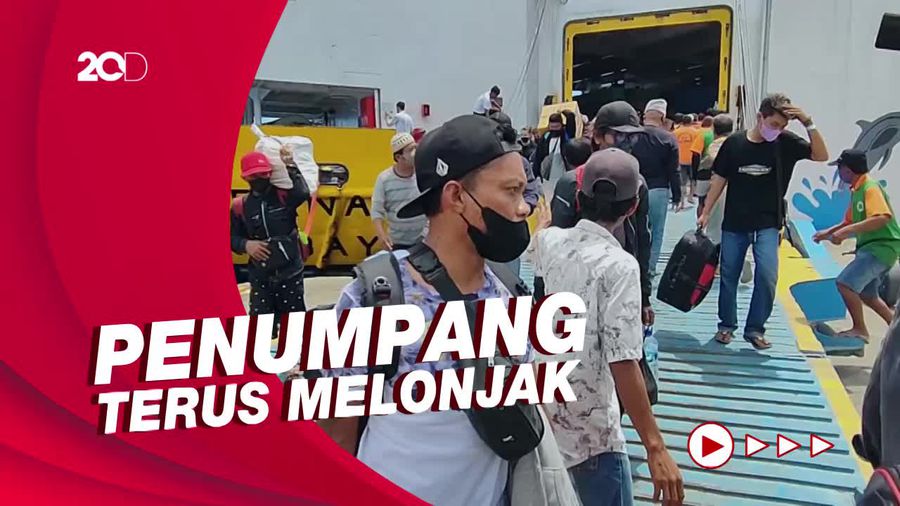 Pelabuhan Parepare Dipadati Pemudik Asal Kalimantan