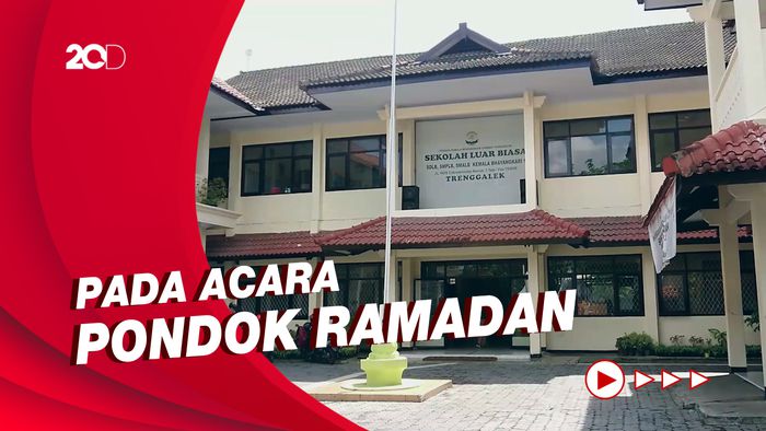 Antusias Siswa SLB Trenggalek Belajar Al-Quran Braille saat Ramadan