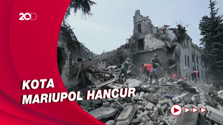 Warga di Kota Mariupol Mulai Membersihkan Puing-puing