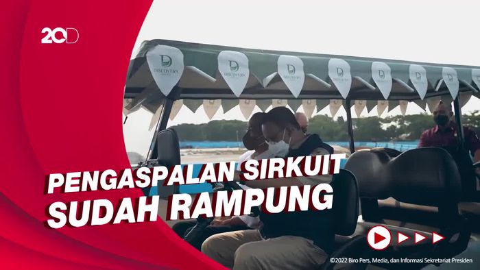 Momen Jokowi Tengok Sirkuit Formula E Sambil Disopiri Anies