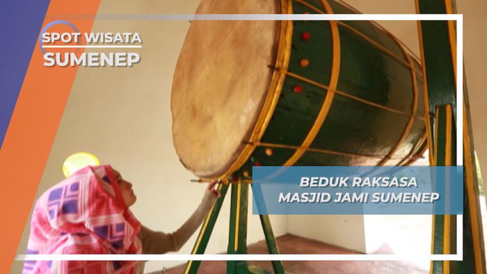 Beduk Raksasa Masjid Jami Sumenep Jawa Timur