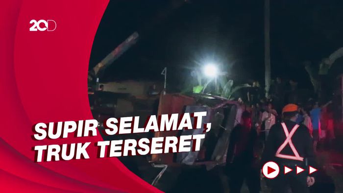 KA Lodaya VS Truk di Gamping Sleman, Angkutan Lebaran Terganggu