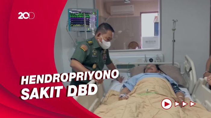  Momen KSAD Dudung Jenguk-Cium Kening Hendropriyono di RSPAD