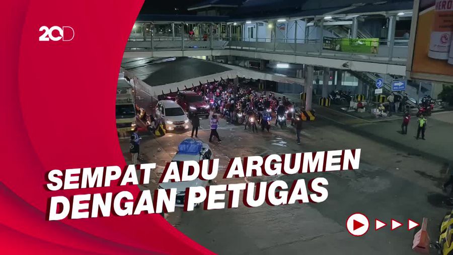Momen Pemudik Bermotor di Merak Raungkan Klakson, Mau Segera Masuk Kapal