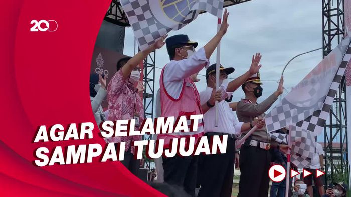 Momen Menko PMK Lepas Peserta Mudik di Depok dengan Selawatan