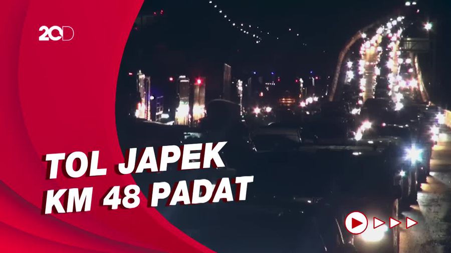 Tol Japek Macet Panjang, Petugas Berlakukan Contraflow