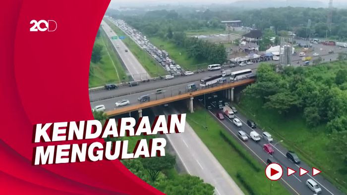 Penampakan dari Udara Kemacetan di Tol Cipali!