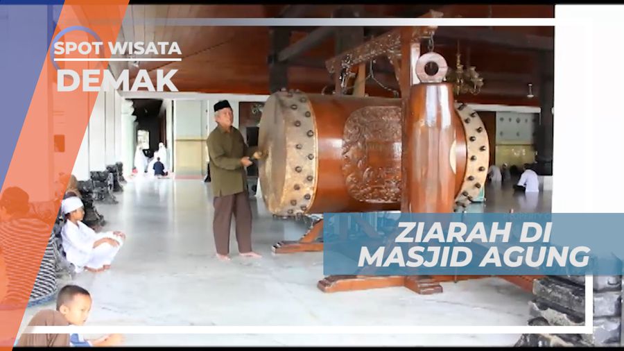 Ziarah di Masjid Agung Demak Jawa Tengah