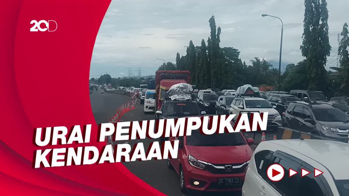 Exit Tol Merak Macet, Polisi Berlakukan Buka Tutup Jalan-Contra Flow