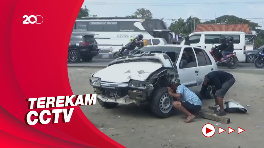 Detik-detik Kecelakaan Maut Tewaskan Pemudik di Pantura Subang