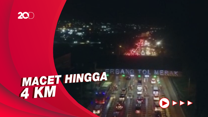 Pantauan Udara, Macet Horor di Exit Tol Merak Menuju Pelabuhan!
