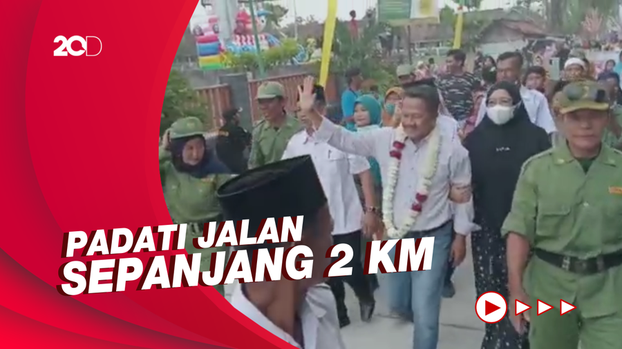 Tumpah-Ruah! Saat Ribuan Warga Desa Menanti Kedatangan Crazy Rich Grobogan
