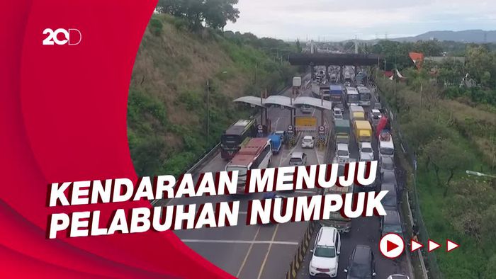 Melihat dari Udara Tol Menuju Pelabuhan Merak Macet! 