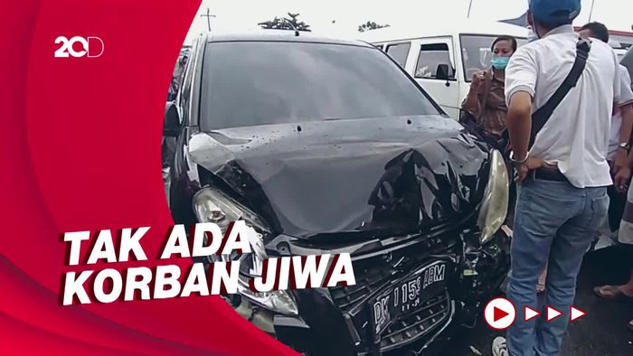 Kecelakaan di Antrean Pelabuhan Gilimanuk, Empat Mobil Rusak