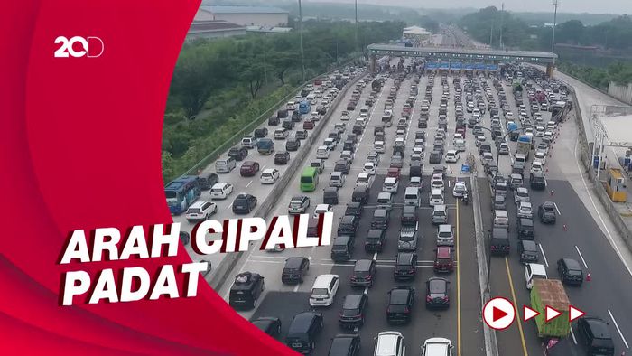 Melihat dari Udara, Pintu Tol Cikampek Utama Padat!