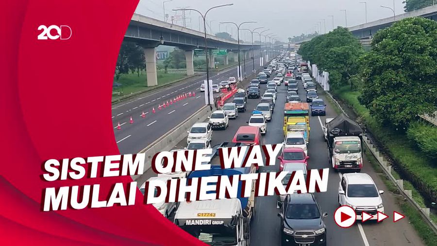 Penampakan KM 47 Tol Jakarta-Cikampek Macet!